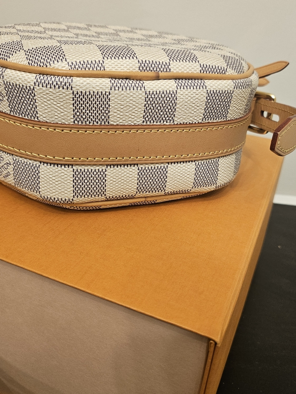 Louis Vuitton Boite Chapeau Souple PM Crossbody Bag in the beautiful Damier Azur - Picture 6 of 12